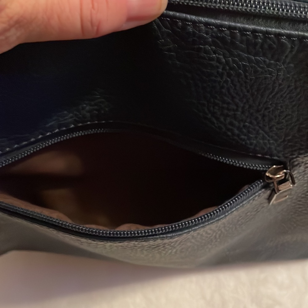 Navy blue vegan pebbled material shoulder bag. - Picture 3 of 12